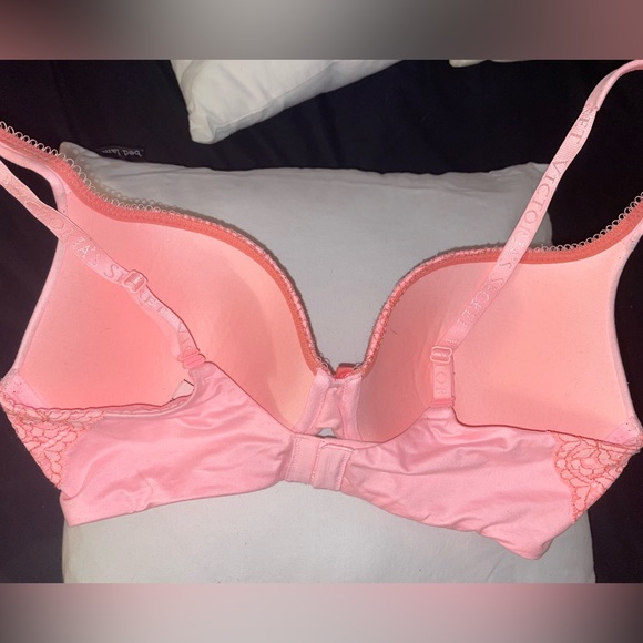 Victoria’s Secret Bra - Picture 2 of 4